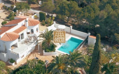  Cozy villa with lovely views of the sea and Altea.